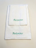 Asciugamano personalizzato color sabbia con ricamo nome Antonino