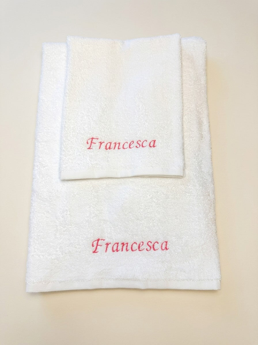 Asciugamano personalizzato color sabbia con ricamo nome Francesca