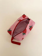 Beauty case impermeabile personalizzato tema fragole, aperto